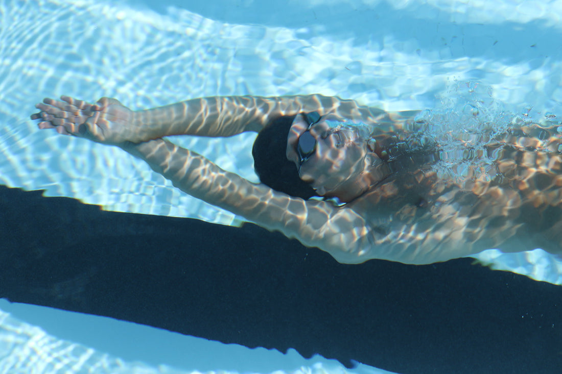 Cold Water Swimming: Challenges & Gear Recommendations