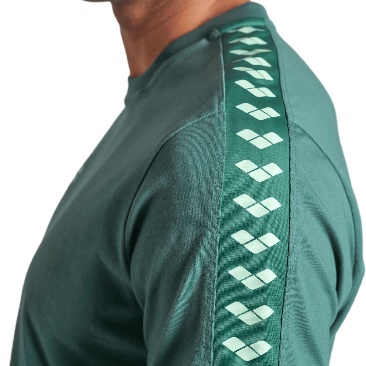 Arena  M  T-Shirt Team